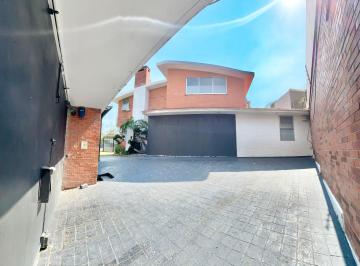 Casa de 4 habitaciones, Naucalpan de Juárez · Increíble Casa con Uso de Suelo Sobre Av en Satélite