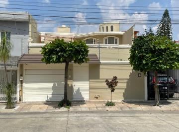 Casa de 4 habitaciones, Zapopan · Hermosa Casa en Venta en Paseos del Sol