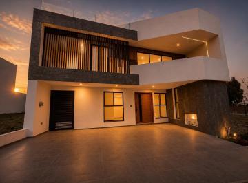 Casa · 200m² · 4 Recámaras · 2 Estacionamientos · Casa en Pre Venta con 4 Habitaciones en Lomas de Angelopolis Puebla.