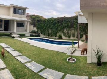 Casa · 320m² · 3 Recámaras · 2 Estacionamientos · Privada con Porton Electrico