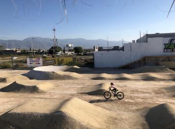 Terreno comercial , Saltillo · Se Renta Terreno Grande Sobre Av Eulalio Gtz Norte de Saltillo