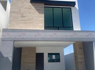 Casa · 240m² · 3 Recámaras · 2 Estacionamientos · Casa en Venta en García
