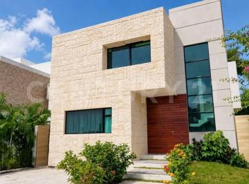 Casa · 278m² · 3 Recámaras · 2 Estacionamientos · Casa en Venta en Residencial Cumbres Cancun