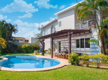 Casa · 273m² · 4 Recámaras · 2 Estacionamientos · Casa en Tampiquera, Boca del Río