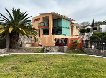 Casa · 516m² · 5 Recámaras · 3 Estacionamientos · Venta de Casa en Vista Real