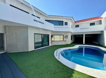 Casa · 776m² · 4 Recámaras · 4 Estacionamientos · Casa en Costa de Oro