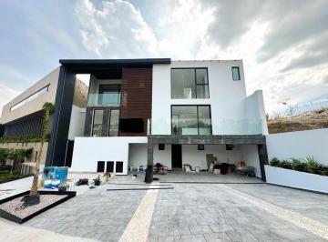 Casa de 3 habitaciones, Huixquilucan · ¡Estrena en Bosque Real! Casa de Lujo en Zona Exclusiva: Comodidad y Seguridad