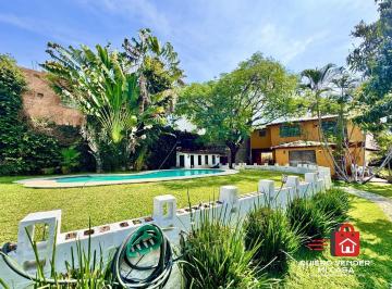 Casa · 264m² · 4 Recámaras · 6 Estacionamientos · Casa con Bungalow y Alberca en Fracc. Burgos, Temixco