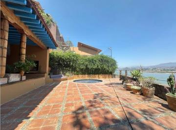 Casa de 6 habitaciones, Valle de Bravo · Propiedad en Venta en Avandaro