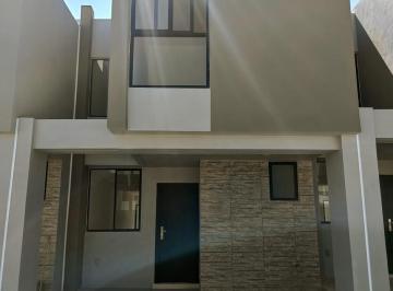 Casa · 87m² · 3 Recámaras · 1 Estacionamiento · Renta de Casa Nueva en Interlomas