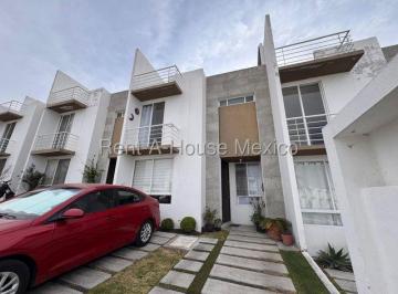 Casa de 3 habitaciones, El Marqués · Casa con Roof Garden y 3 Recámaras - El Mirador. Venta