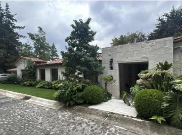 Casa · 920m² · 4 Recámaras · 4 Estacionamientos · Casa en Venta en Rancho San Francisco