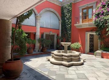 Casa · 844m² · 4 Recámaras · 6 Estacionamientos · Casa Estilo de Colonial, en Venta en San Ángel