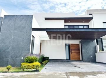 Casa de 3 habitaciones, El Marqués · Lujosa Casa de 3 Hab. en Zibata