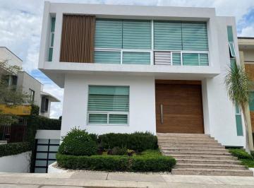 Casa en condominio · 768m² · 4 Recámaras · 5 Estacionamientos · Casa en Venta en Puerta del Bosque
