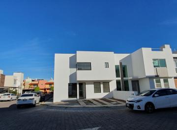 Casa en condominio de 4 habitaciones, San Juan del Río · Venta de Casa en Sjr Qro Sala a Doble Altura 4r 3b Roof Garden