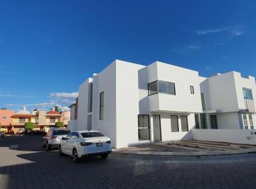 Casa en condominio de 4 habitaciones, San Juan del Río · Venta de Casa en Sjr Qro Sala a Doble Altura 4r 3b Roof Garden