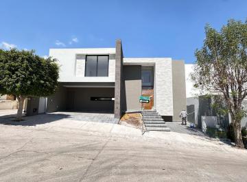 Casa · 330m² · 4 Recámaras · 3 Estacionamientos · Casa en Venta Cañada del Refugio Sur, León Guanajuato