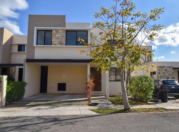 Casa de 3 habitaciones, Conkal · Casa Dentro de Privada con Amenidades, en Conkal.