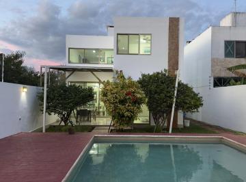 Casa de 3 habitaciones, Mérida · Casa Equipada con Recámara en Planta Baja.