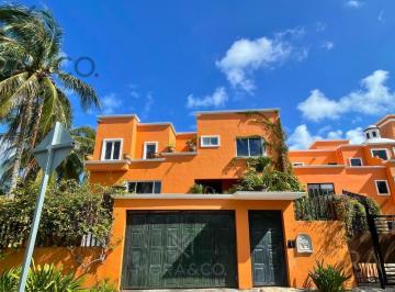 Casa · 731m² · 5 Recámaras · 6 Estacionamientos · Casa en Venta Zona Hotelera Villas Laguna del Mar