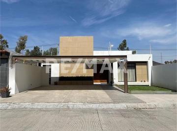 Casa en condominio · 220m² · 3 Recámaras · 3 Estacionamientos · Casa de Una Planta - (4)