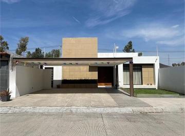 Casa en condominio · 220m² · 3 Recámaras · 3 Estacionamientos · Casa de Una Planta - (4)