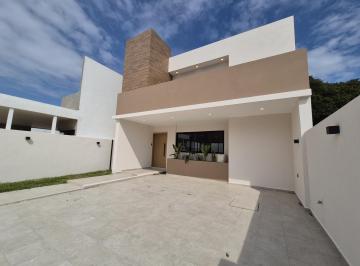 Casa · 182m² · 3 Recámaras · 2 Estacionamientos · Boca del Río, Casa en Venta Nueva con Buenos Acabados.
