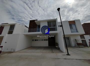 Casa · 240m² · 4 Recámaras · 2 Estacionamientos · Casa en Venta Zona Sur Aguascalientes