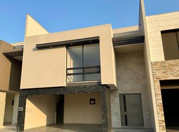 Casa · 345m² · 3 Recámaras · 2 Estacionamientos · Casa - Los Cristales