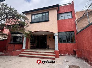 Casa · 306m² · 5 Recámaras · 2 Estacionamientos · Casa en Loma Dorada