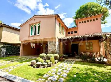 Casa · 351m² · 3 Recámaras · 2 Estacionamientos · Casa en Venta La Querencia, San Pedro Cholula
