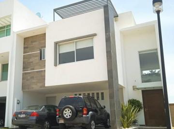 Casa · 234m² · 3 Recámaras · 2 Estacionamientos · Casa en Venta en Lomas de Angelopolis