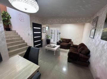 Casa · 200m² · 3 Recámaras · 1 Estacionamiento · Casa en Venta en Fraccionamiento La Hacienda, Guadalupe