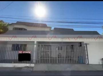 Casa · 565m² · 4 Recámaras · 2 Estacionamientos · Casa en Venta en Contry