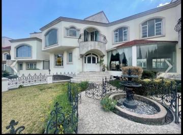 Casa · 700m² · 3 Recámaras · 4 Estacionamientos · Casa en Venta o Renta en Lomas Country Club (M²c281)