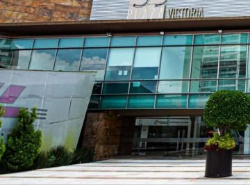 Local comercial · 227m² · 4 Estacionamientos · Local en Renta en Interlomas Plaza Victoria (M&sup2;lc157)