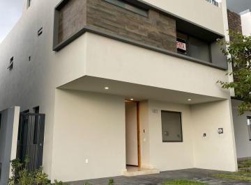 Casa en condominio de 3 habitaciones, Zapopan · Casa en Venta en Parques Vallarta, Coto Abeto.