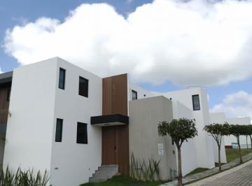 Casa de 3 habitaciones, San Andrés Cholula · Venta de Casa en Lomás de Angelópolis con Recámara en Pb!