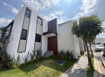 Casa de 3 habitaciones, San Andrés Cholula · Venta de Casa en Lomás de Angelópolis con Recámara en Pb!