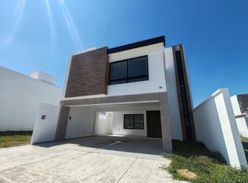 Casa · 225m² · 3 Recámaras · 2 Estacionamientos · Casa en Venta con Roof Garden en Lomas del Dorado Boca del Río Veracruz