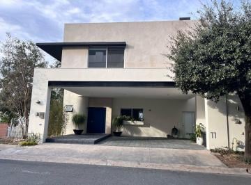 Casa de 3 habitaciones, Santa Catarina · Casa de Venta en Residencial Olinca, Santa Catarina Nuevo León