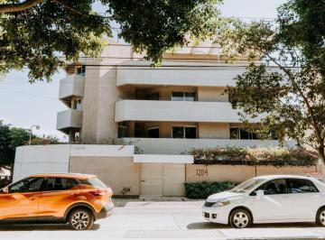 Oficina · 267m² · 3 Recámaras · 2 Estacionamientos · Oficinas y Consultorios en Venta Frente Al Parque en Valle del Campestre León Gto.