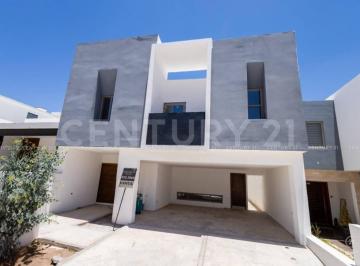 Casa · 272m² · 3 Recámaras · 4 Estacionamientos · Casa en Venta en Fraccionamiento Bosques del Valle IV, Chihuahua, Chih.