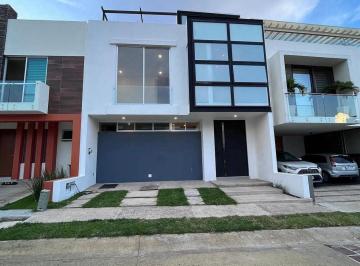 Casa · 230m² · 3 Recámaras · 3 Estacionamientos · Casa en Valle Imperial
