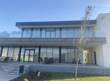 Casa · 271m² · 3 Recámaras · 2 Estacionamientos · Casa en Venta en La Montaña