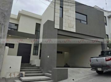 Casa · 330m² · 3 Recámaras · 2 Estacionamientos · Casa en Venta en Prados de La Silla