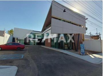 Edificio · 417m² · 7 Estacionamientos · Plaza Comerciale en Renta - (4)