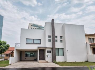 Casa de 3 habitaciones, Querétaro · Residencia en Venta en Centro Sur, Querétaro - Gran Ubicación