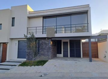 Casa · 300m² · 3 Recámaras · 2 Estacionamientos · Casa en Venta, Lomas del Molino